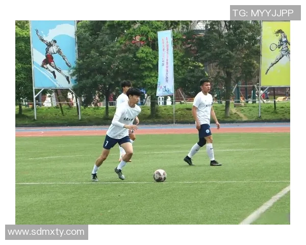 北邮足球:青春拼搏的绿茵梦想与团队精神的完美结合 北邮足球:青春拼搏的绿茵梦想与团队精神的完美结合